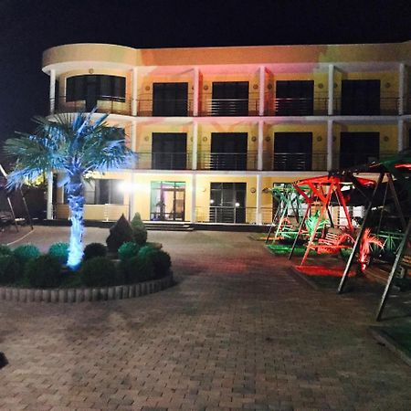 Hotel Danelyan Pitsunda Exterior foto